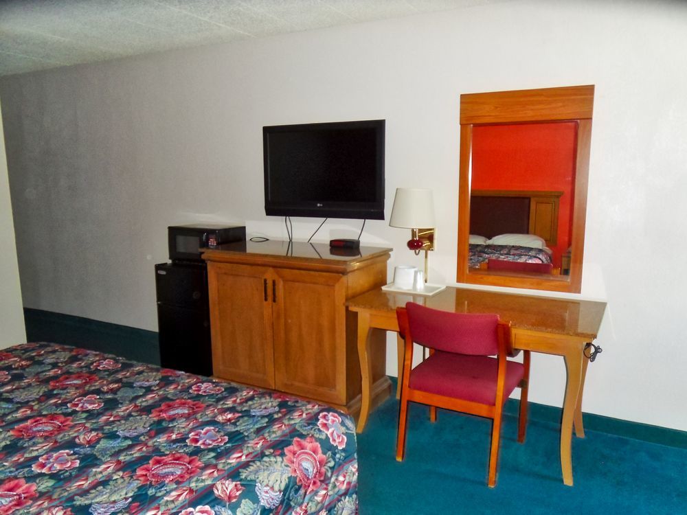 Motel 6-New Stanton, Pa מראה חיצוני תמונה