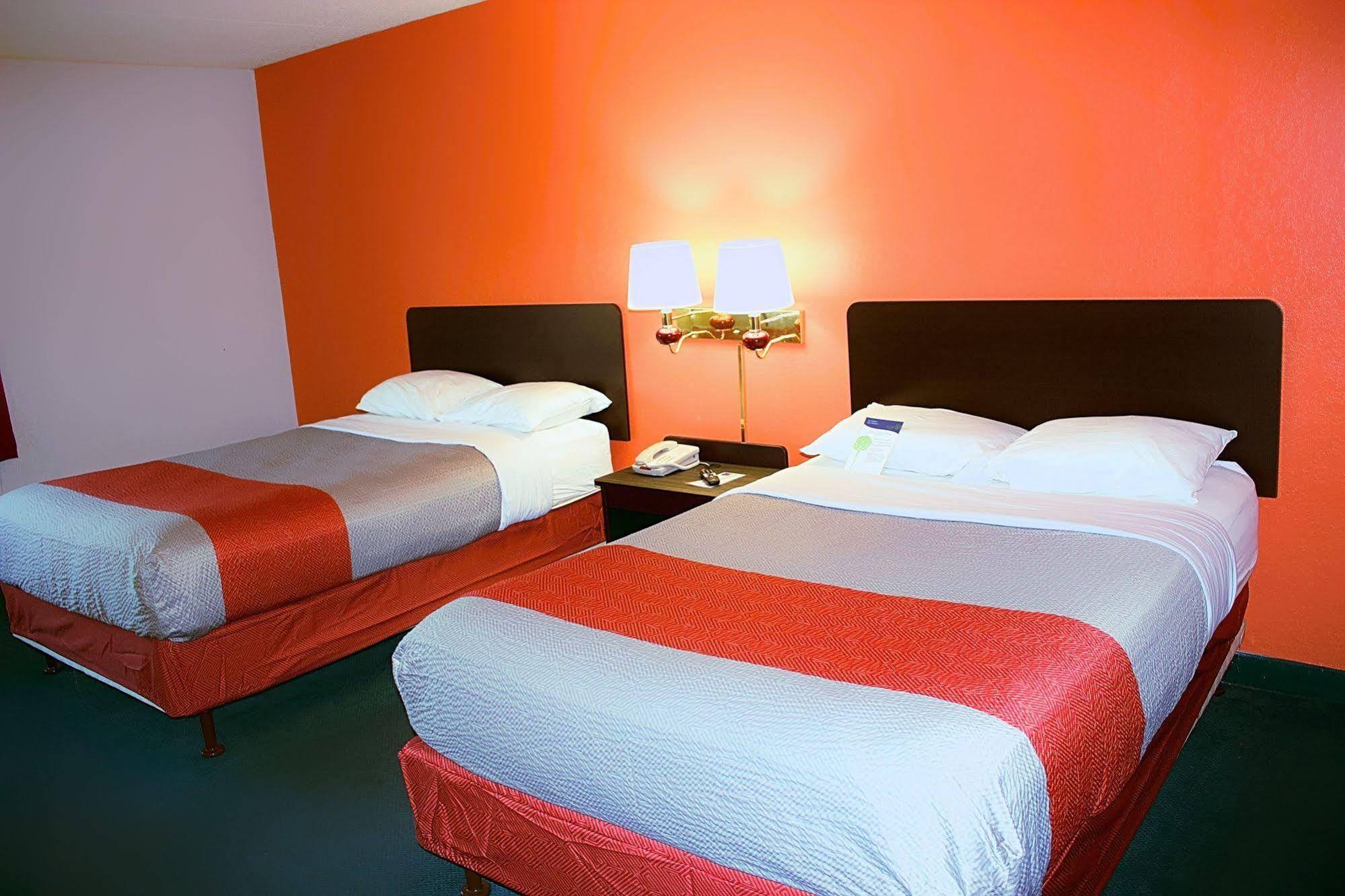 Motel 6-New Stanton, Pa מראה חיצוני תמונה