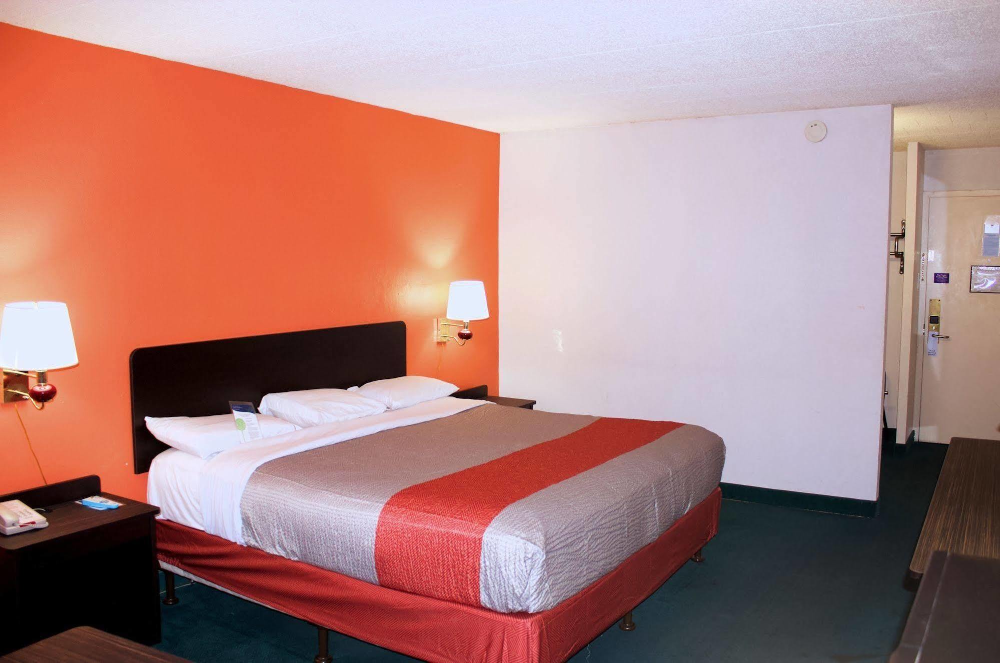 Motel 6-New Stanton, Pa מראה חיצוני תמונה