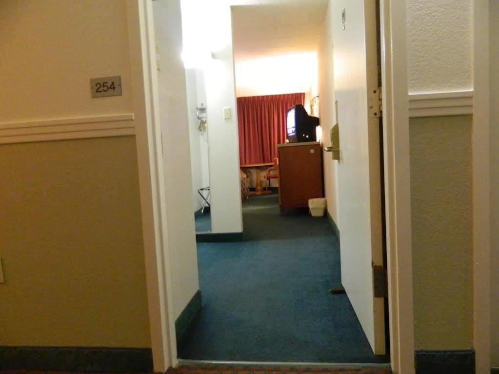 Motel 6-New Stanton, Pa מראה חיצוני תמונה