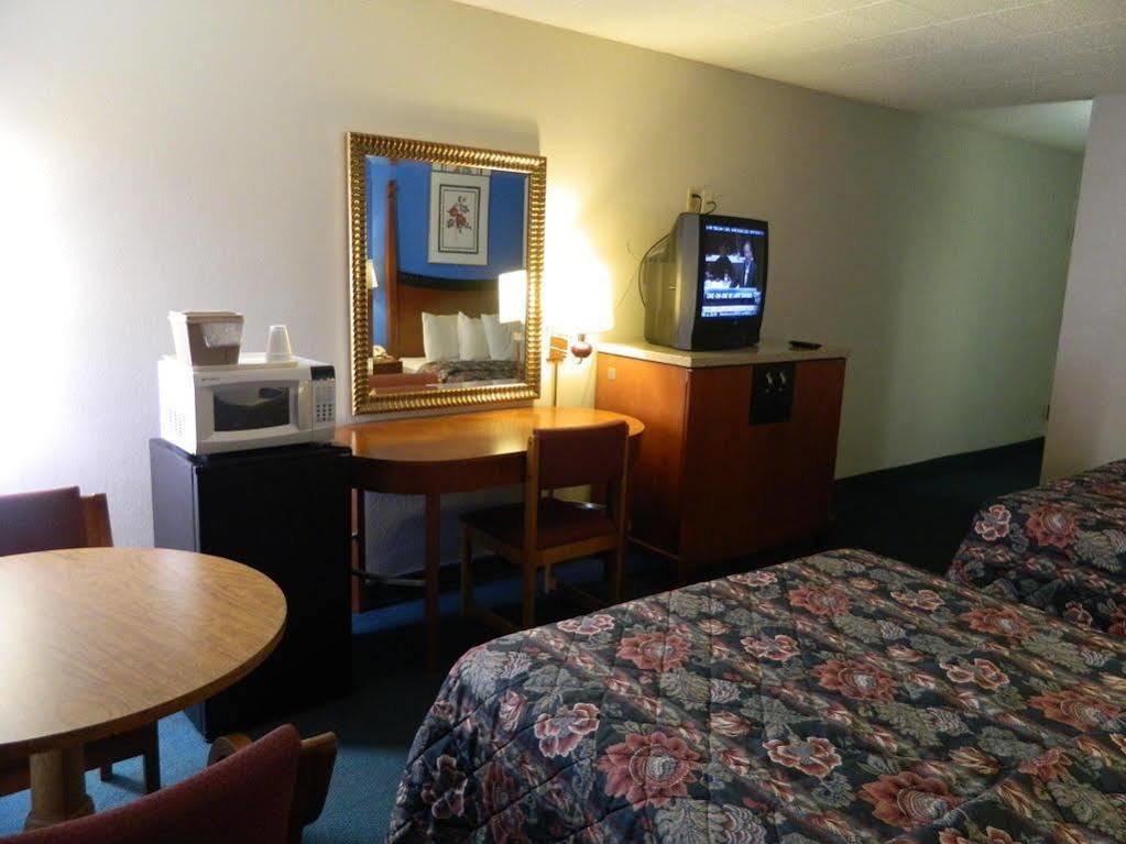 Motel 6-New Stanton, Pa מראה חיצוני תמונה