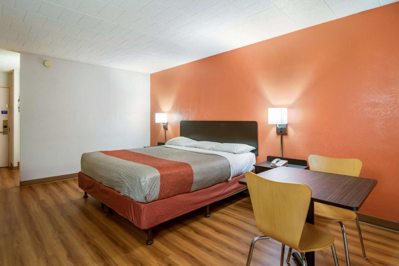 Motel 6-New Stanton, Pa מראה חיצוני תמונה